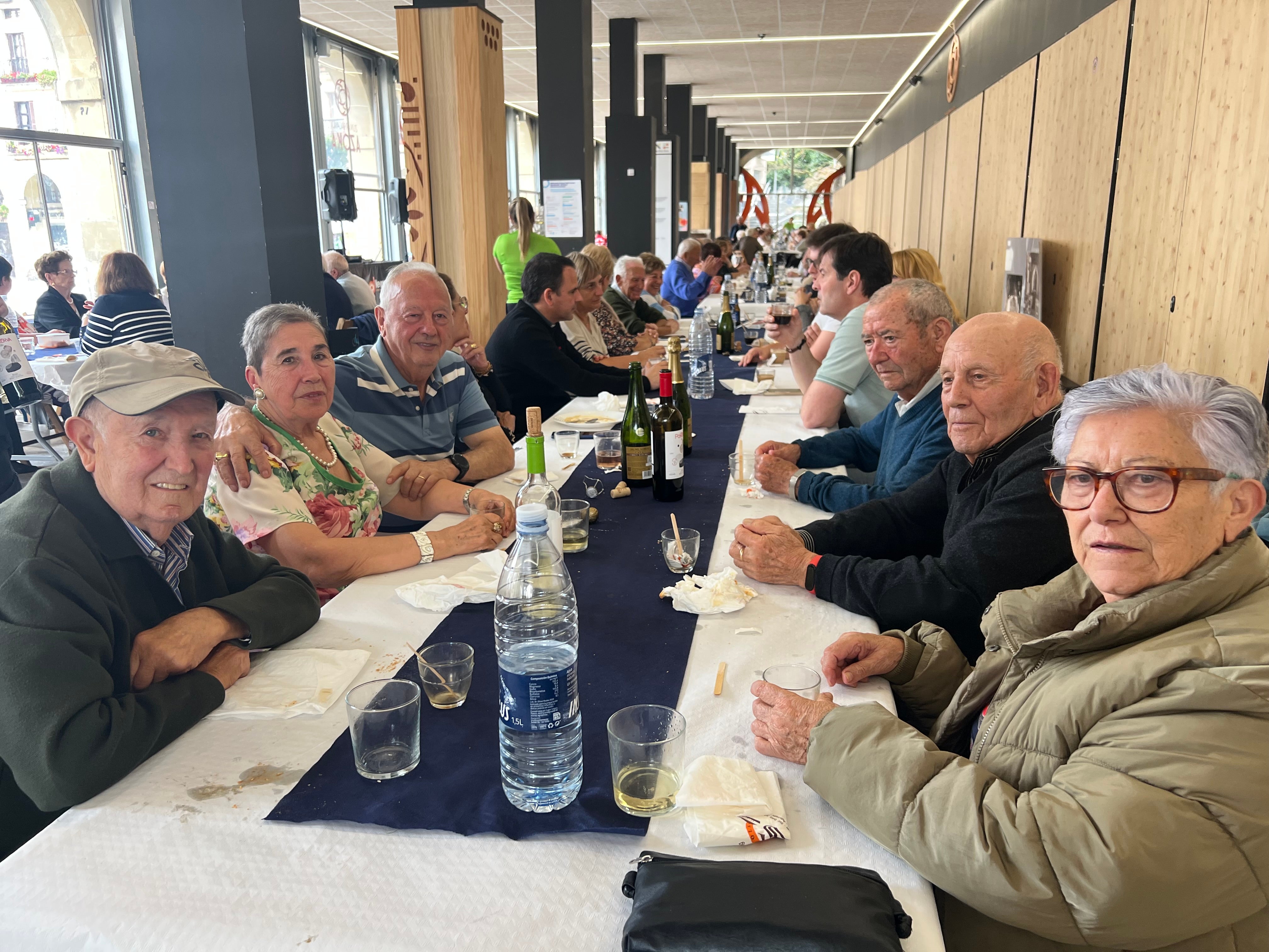 Llegar a los 80, un valioso regalo que Zumarraga ha celebrado con sus octogenarios este jueves