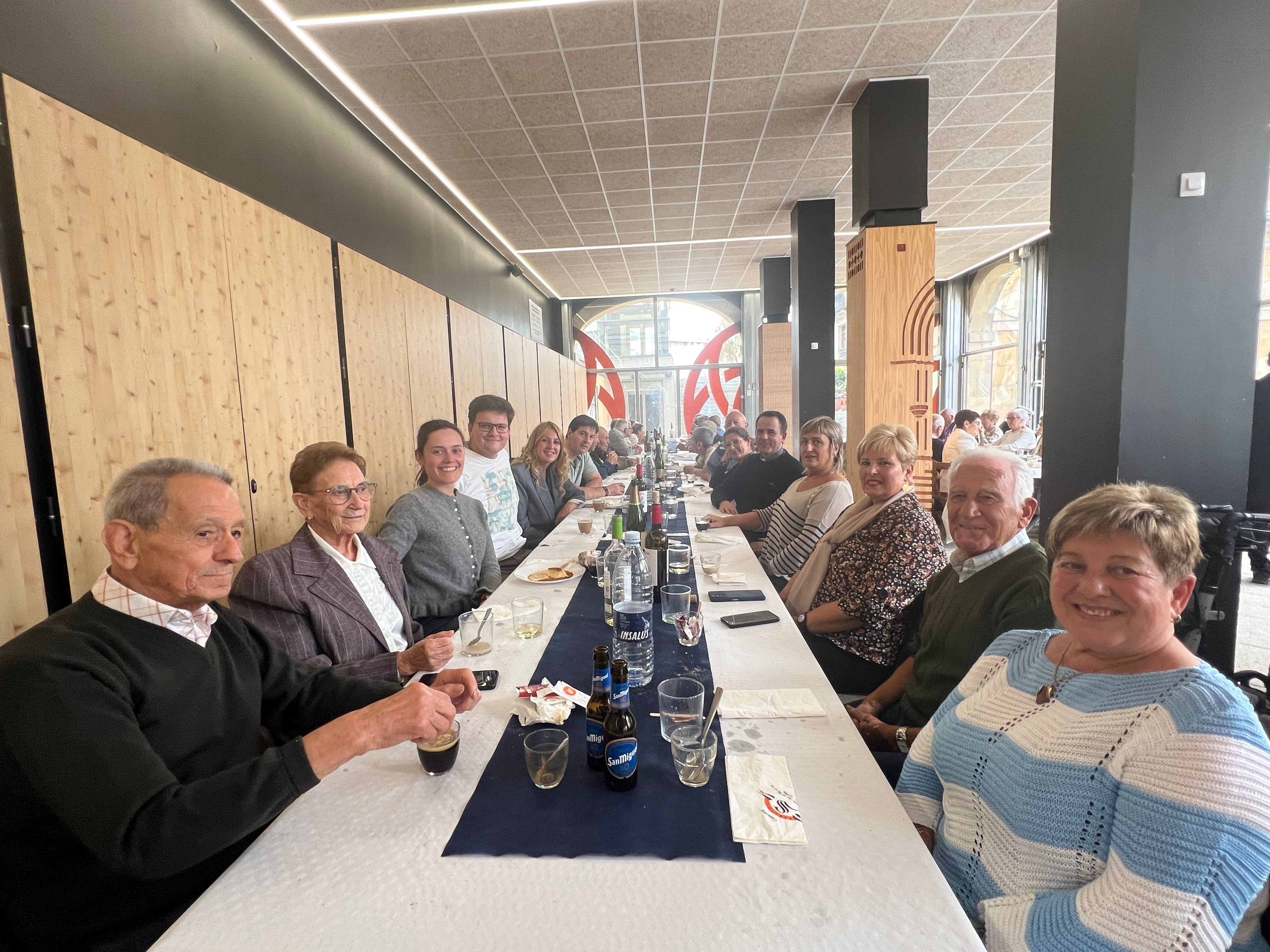 Llegar a los 80, un valioso regalo que Zumarraga ha celebrado con sus octogenarios este jueves