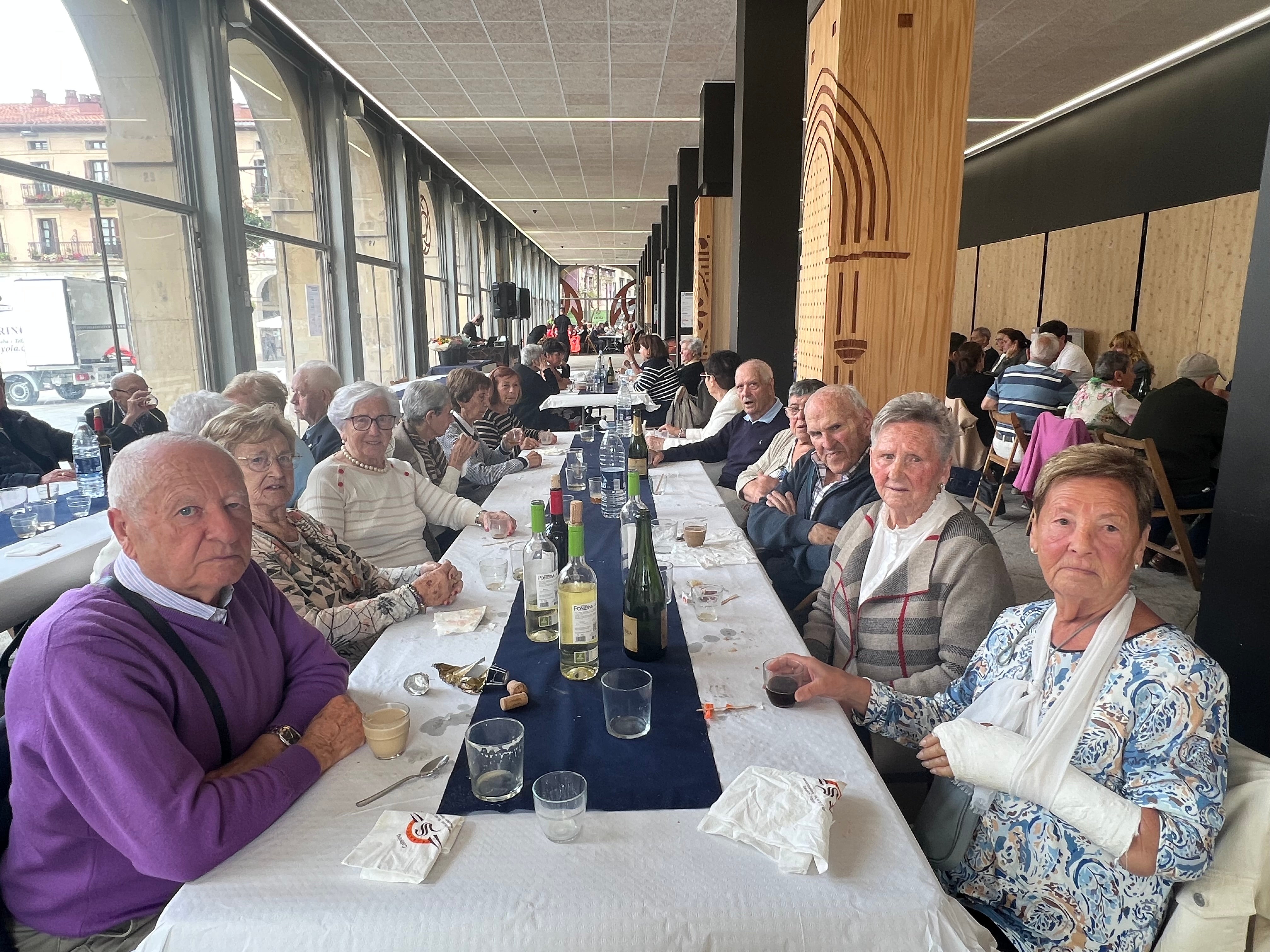 Llegar a los 80, un valioso regalo que Zumarraga ha celebrado con sus octogenarios este jueves