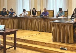 Bi udal taldeak adostasuna erakutsi zuten asteartean landutako gai guztietan.