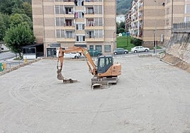 Estado actual de las obras para la creación de un parking en el antiguo depósito de Laubide.
