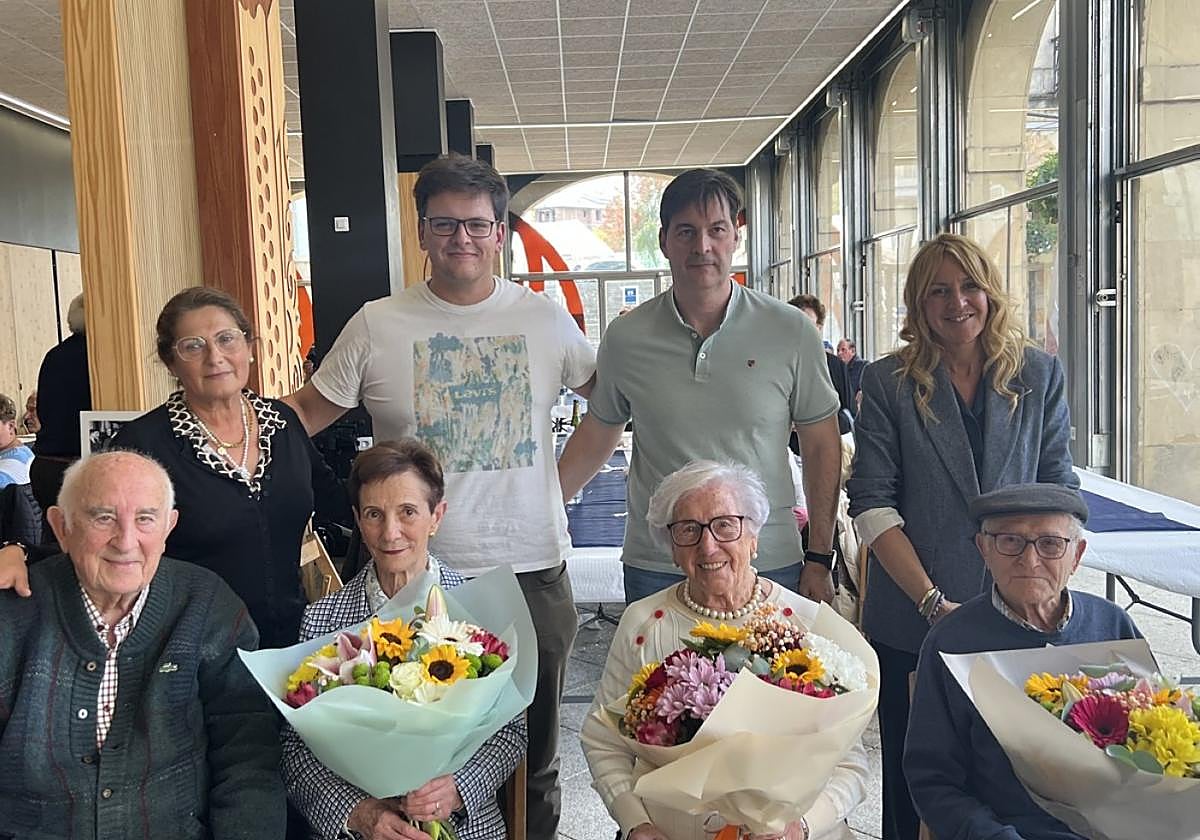 Emotivo homenaje a José Inza, Casiana Arrieta, Jesusa Garralda y Donato Pascual, este jueves, en la Azoka.