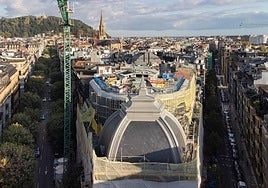 Vista de la cúpula con parte de los andamios y de la lona retirados esta semana.