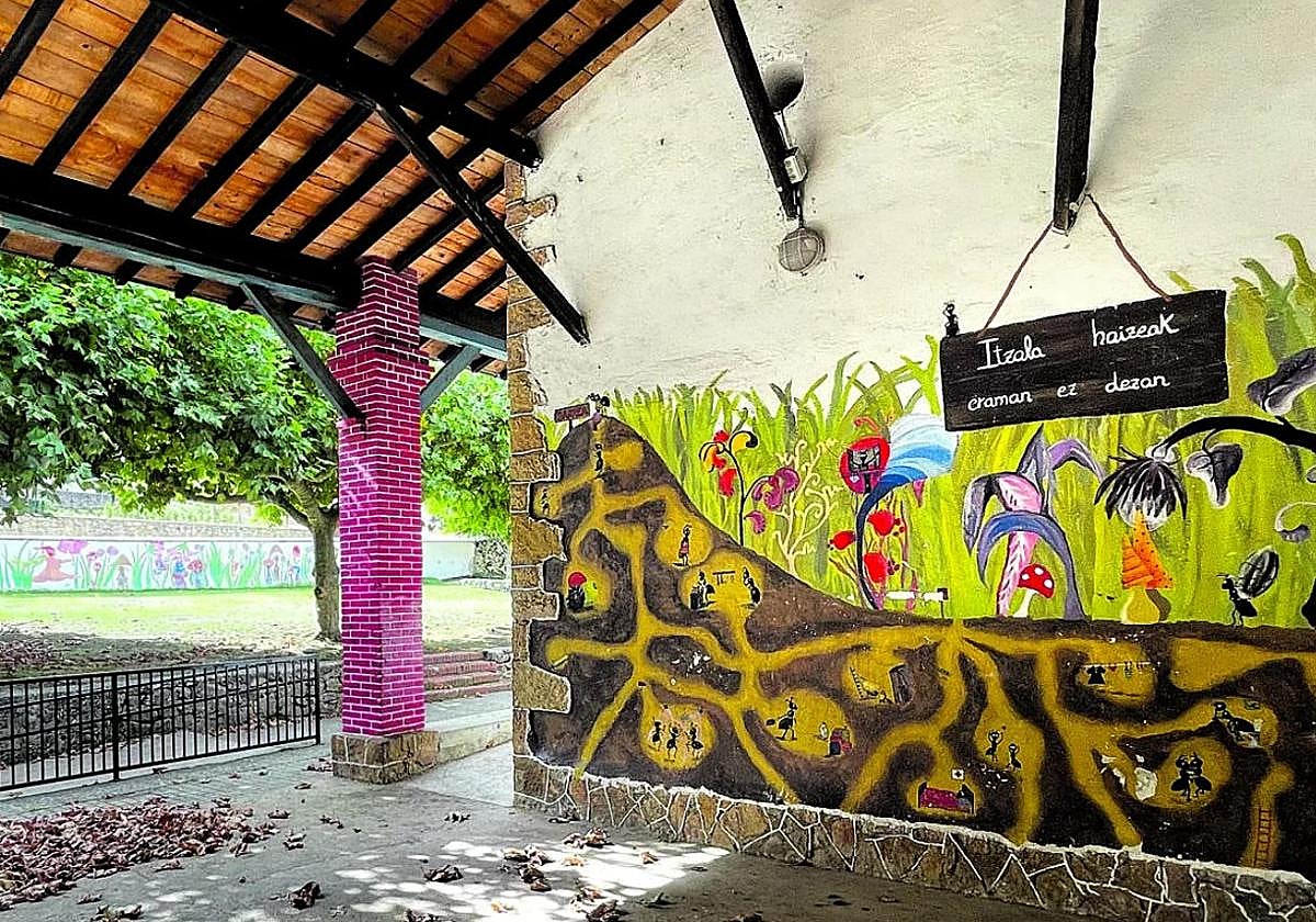 Edificio donde se hacen las colonias en Bernedo, propiedad de la Junta Administrativa, el concejo del pueblo.