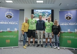 Responsables municipales y miembros de Lasarte-Oria Trail en la presentación de la edición de este año.