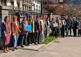 Zaintza Mahaia osatzen duten eragileak apirilean egindako aurkezpenean.