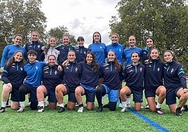 La mayor parte de la plantilla posó este jueves tras el entrenamiento en el escenario del partido de este sábado.