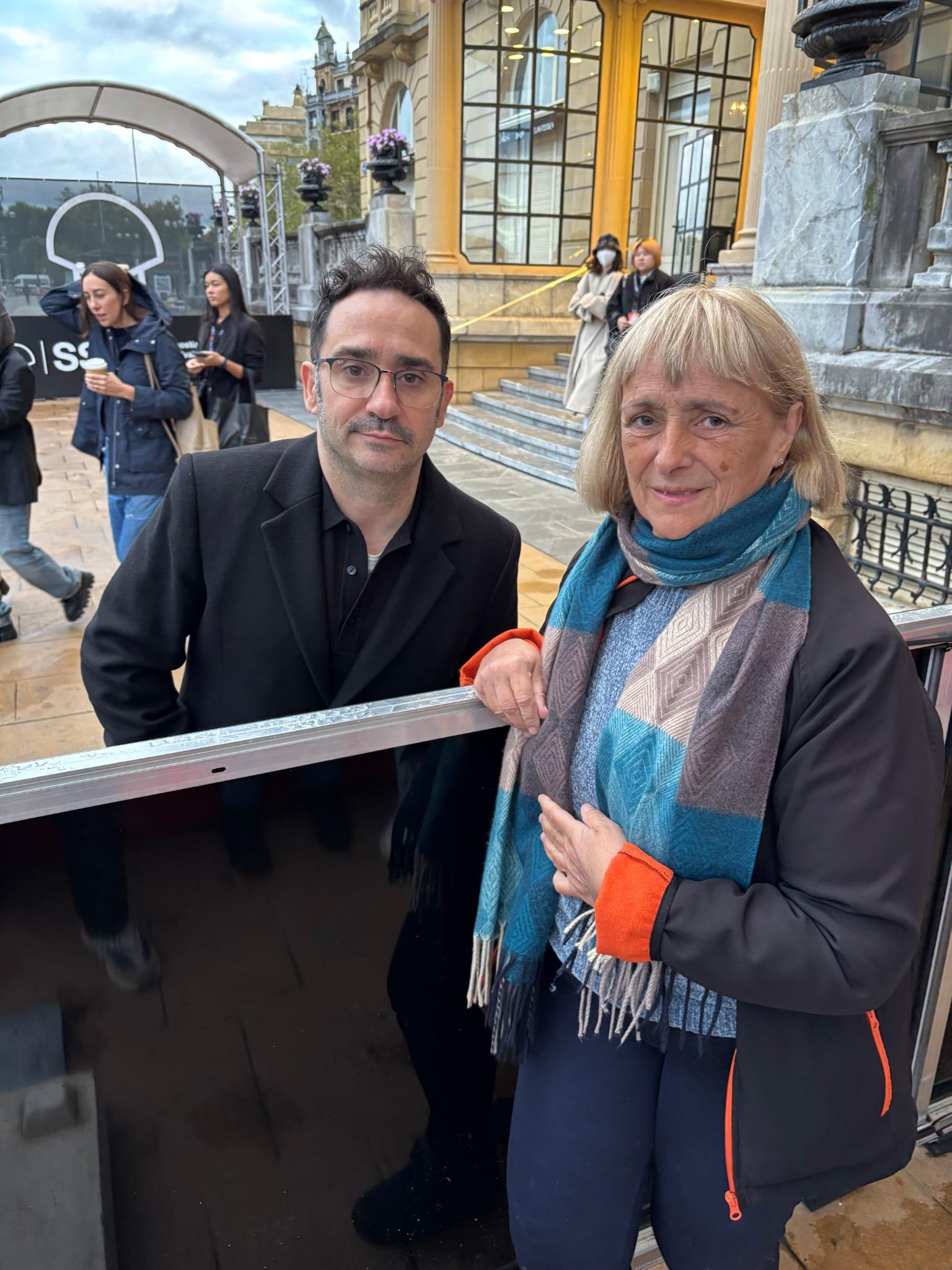 A la caza del autógrafo de las estrellas del Zinemaldia