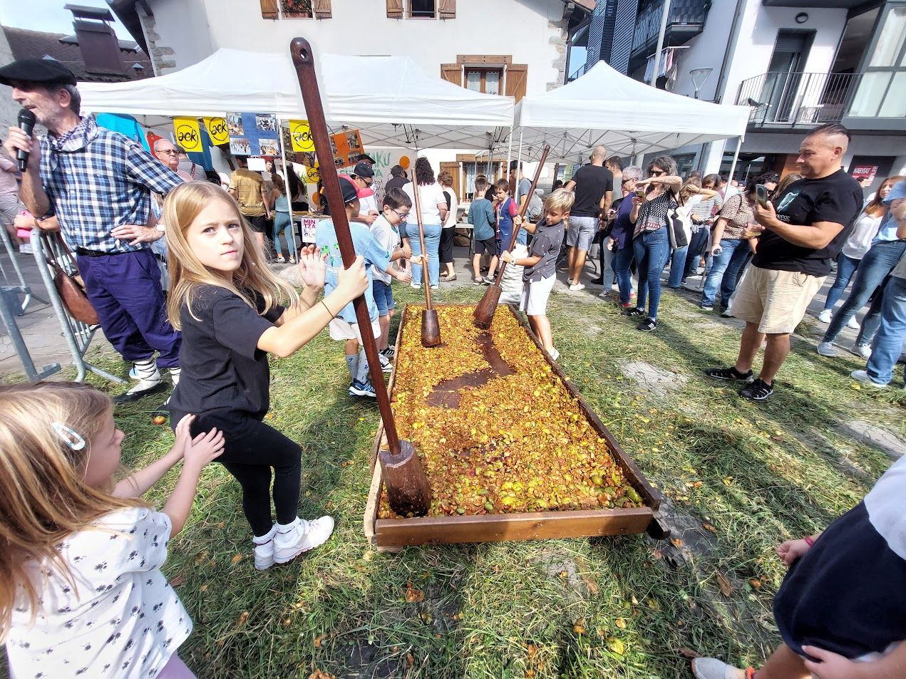 Sagar Uzta ikaragarria Foru Plazan