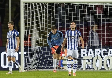 Una Real valiente se queda a un larguero del botín en Montjuïc