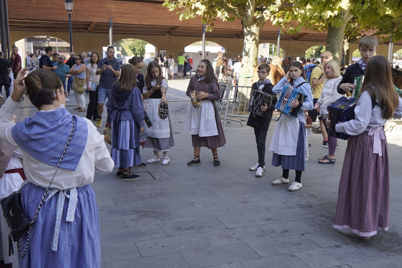 Landa-mundua Lazkaoko bihotzean: Basherri Eguna ospakizun betean