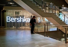 Bershka ha comunicado ya a la plantilla de su tienda del Centro Comercial Mendibil el cierre del establecimiento para el día 15 de octubre.