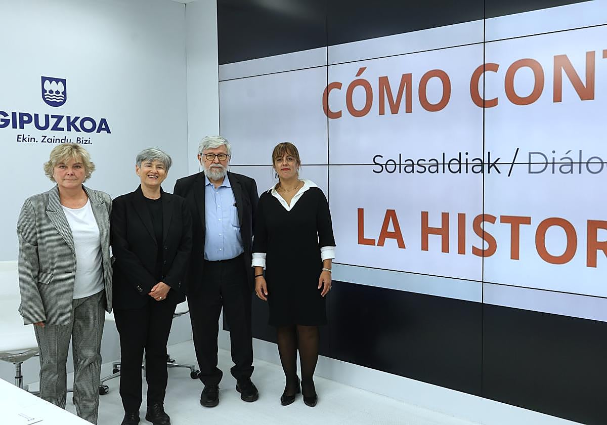 Arritxu Marañón, Luisa Etxenika, Florencio Domínguez y Goizane Álvarez.