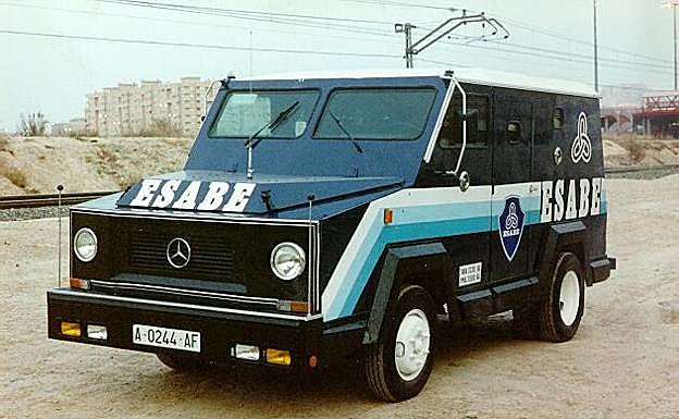 Una furgoneta de la empresa de transporte blindado Esabe Express.
