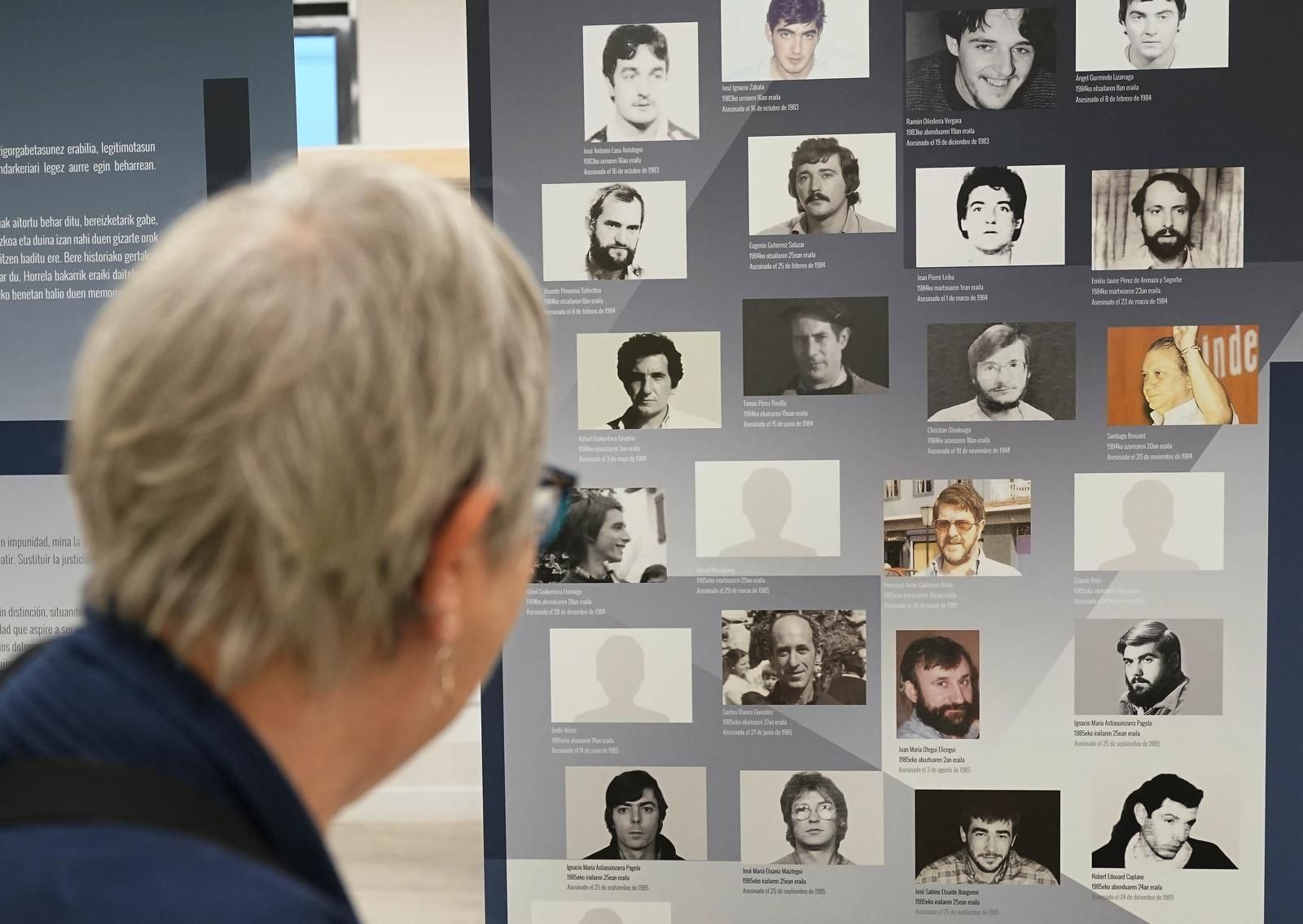 Inauguración de una exposición sobre el atentado del Hotel Monbar de Baiona