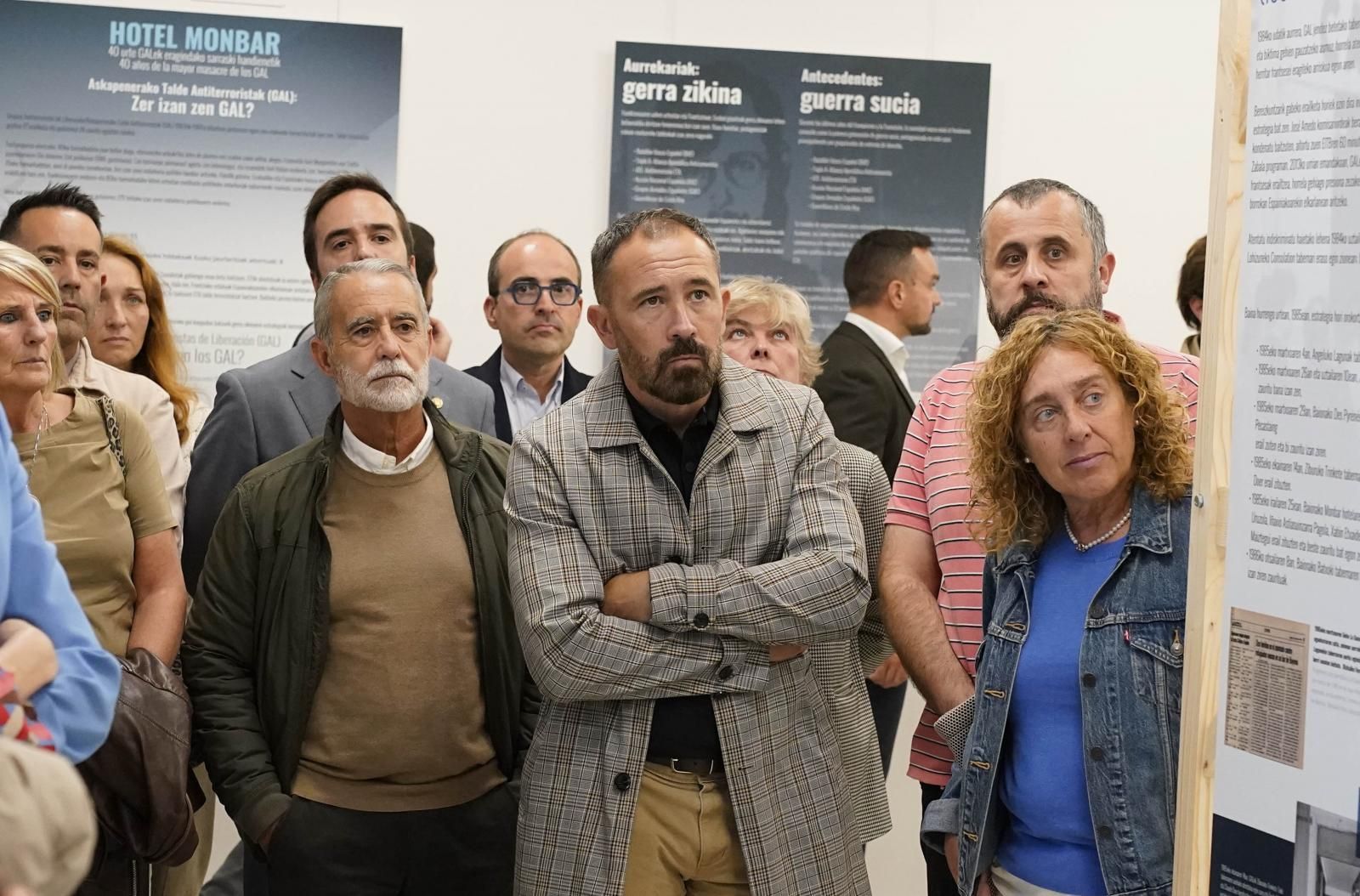 Inauguración de una exposición sobre el atentado del Hotel Monbar de Baiona
