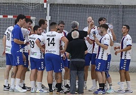 El sénior masculino del Eibar Eskubaloia ha cosechado su tercera victoria este sábado.