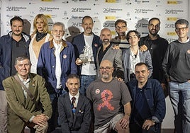 Jose Ramon Soroiz, Jose Mari Goenaga y Aitor Arregi reibieron ayer el Premio Sebastiane por 'Maspalomas', decidido por un jurado con Samantha Hudson.