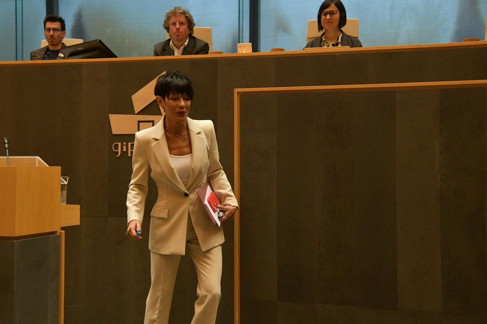 Maddalen Iriarte, portavoz de EH Bildu en las Juntas de Gipuzkoa, durante el pleno de este martes.