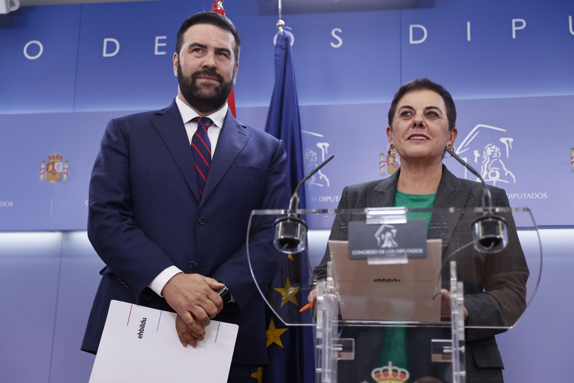 Los diputados de EH Bildu Jon Iñarritu y Mertxe Aizpurua.