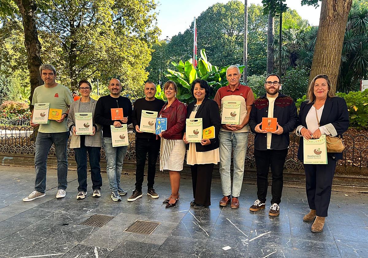 Organizadores y autoridades en la presentación de la iniciativa, este miércoles, en Donostia.