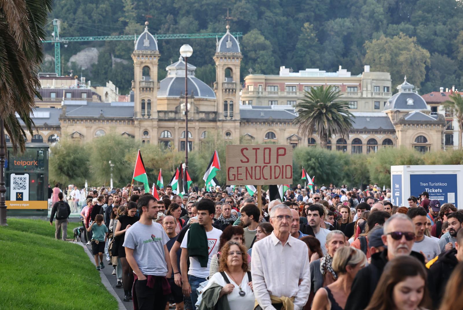 Segunda manifestación en apoyo a Palestina en Donostia