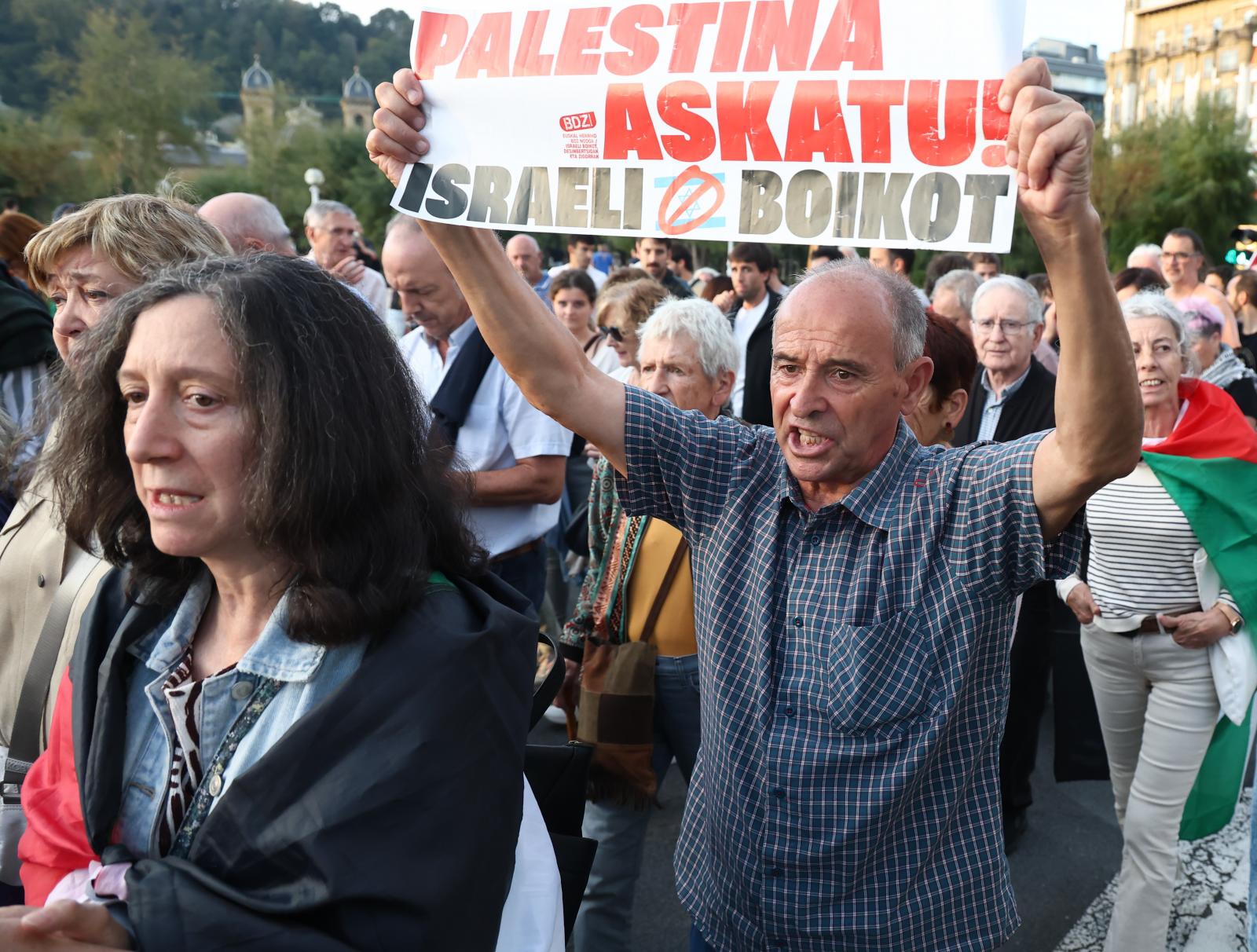 Segunda manifestación en apoyo a Palestina en Donostia