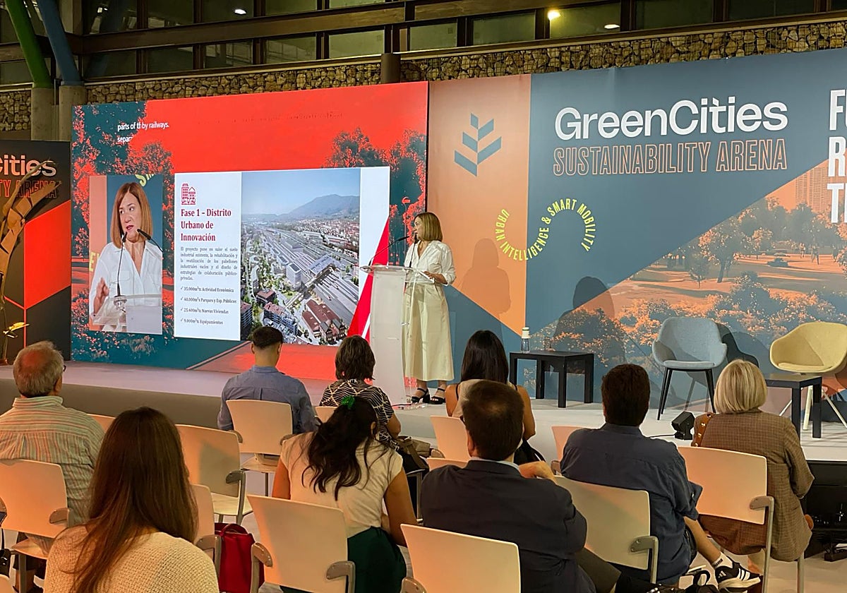 La alcaldesa Cristina Laborda durante la presentación del proyecto Vía de Irun.