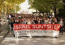Los estudiantes muestran en Donostia su solidaridad con el pueblo palestino