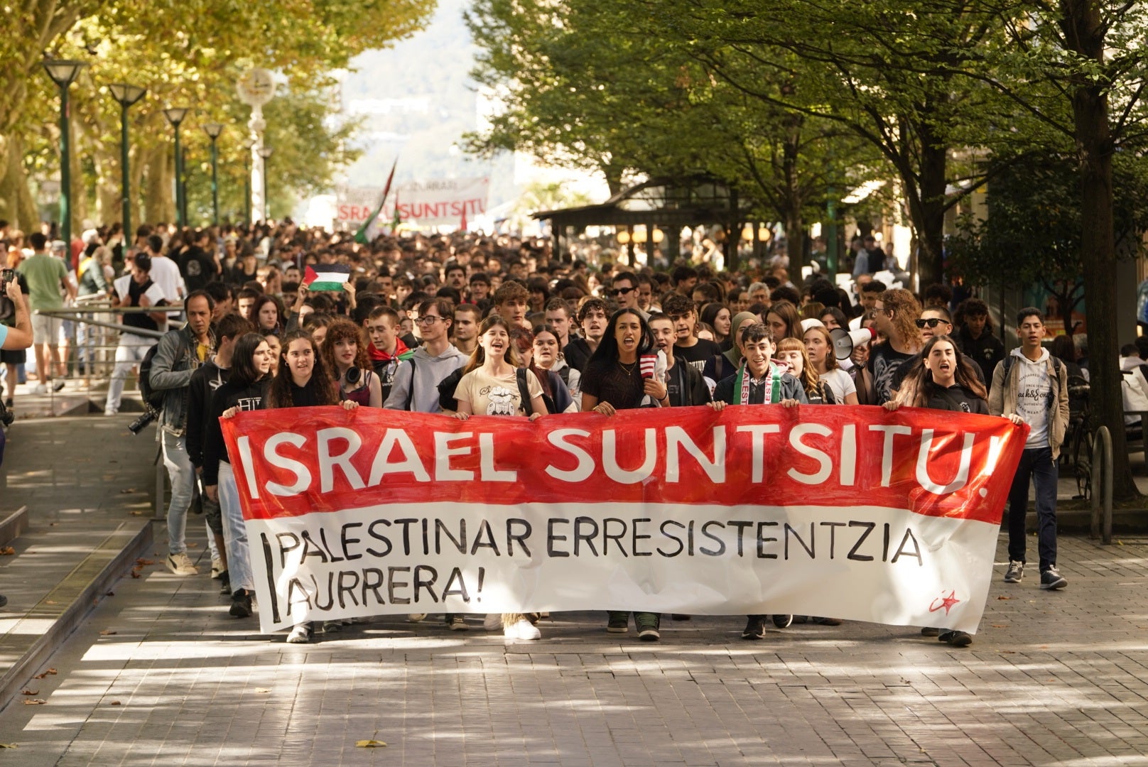 Los estudiantes muestran en Donostia su solidaridad con el pueblo palestino
