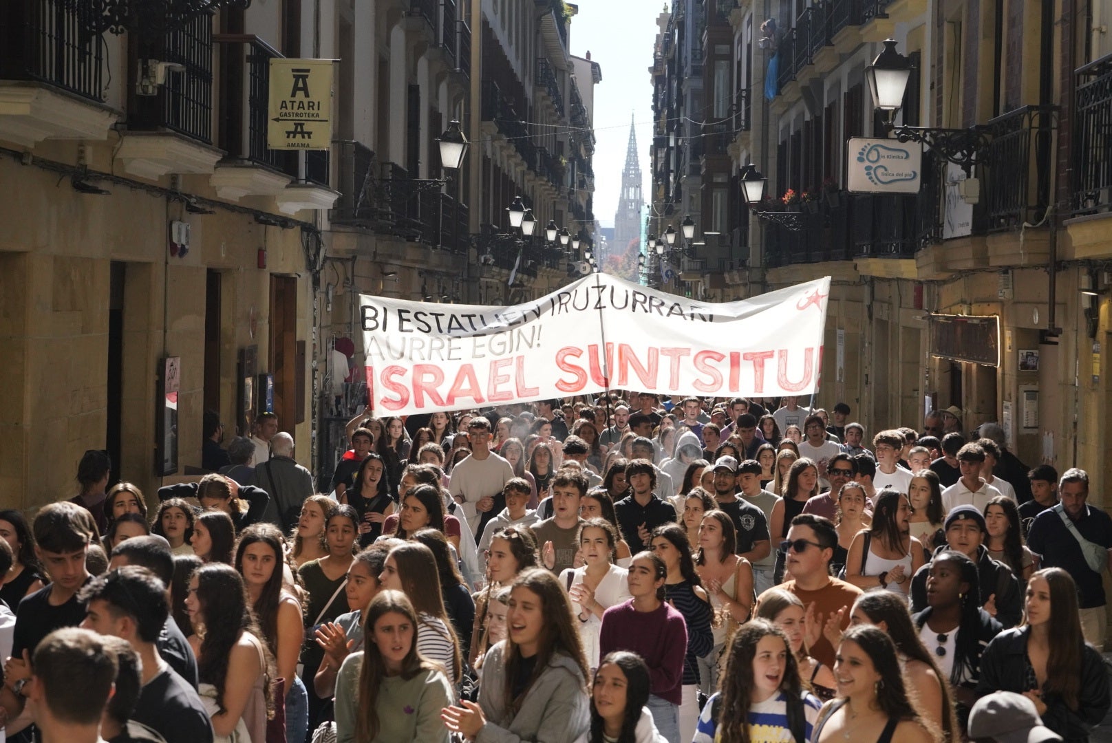 Los estudiantes muestran en Donostia su solidaridad con el pueblo palestino