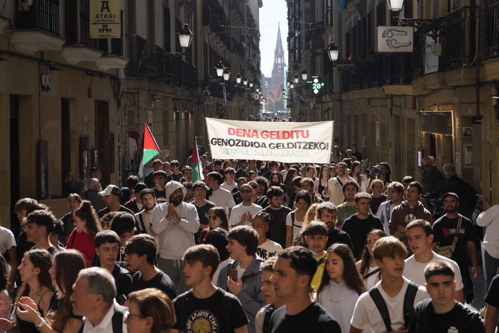 Los estudiantes muestran en Donostia su solidaridad con el pueblo palestino