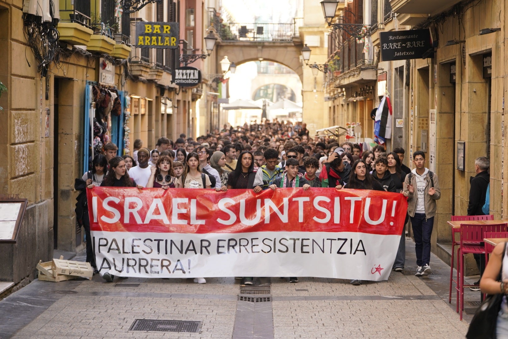 Los estudiantes muestran en Donostia su solidaridad con el pueblo palestino