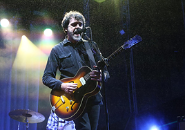 Gorka Urbizu en Miramar bajo la incesante lluvia.