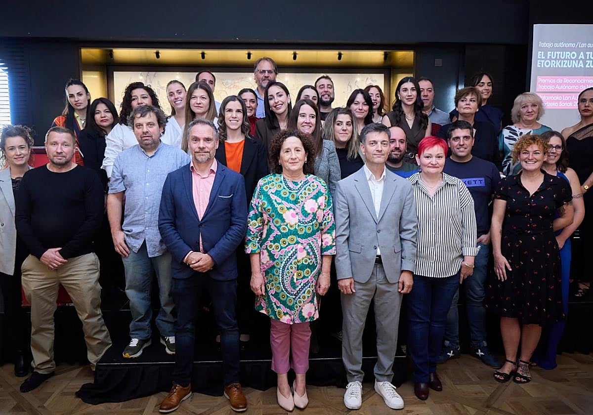 Los premiados entre los que se encuentra la doneztebarra.