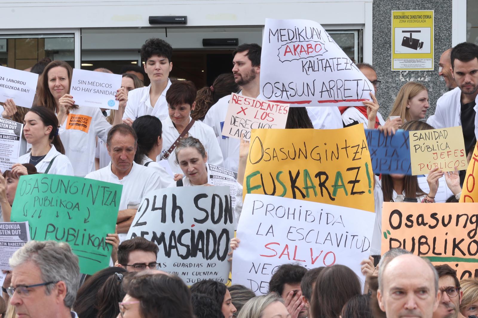 Los médicos paran y reclaman un estatuto propio