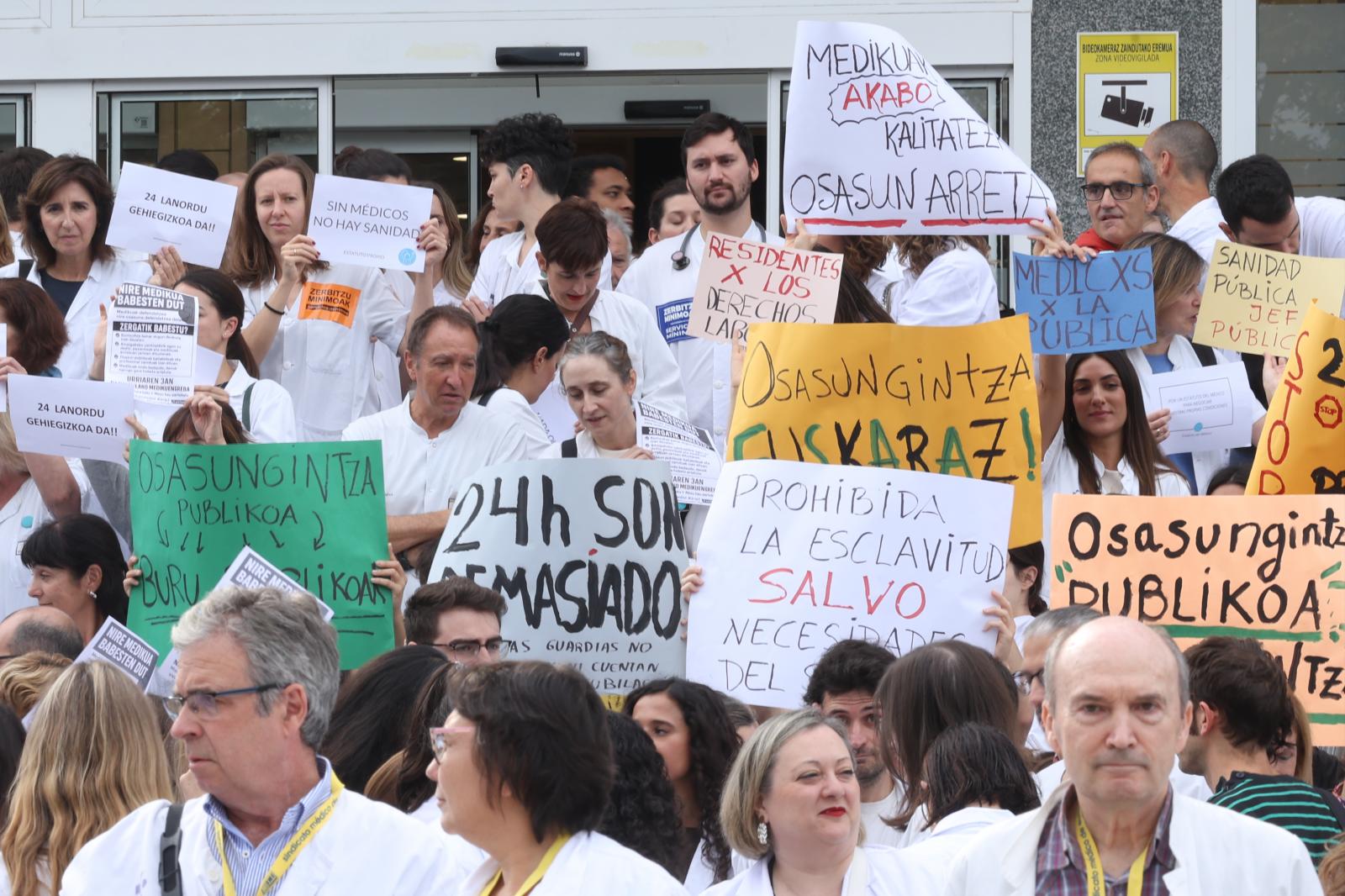 Los médicos paran y reclaman un estatuto propio