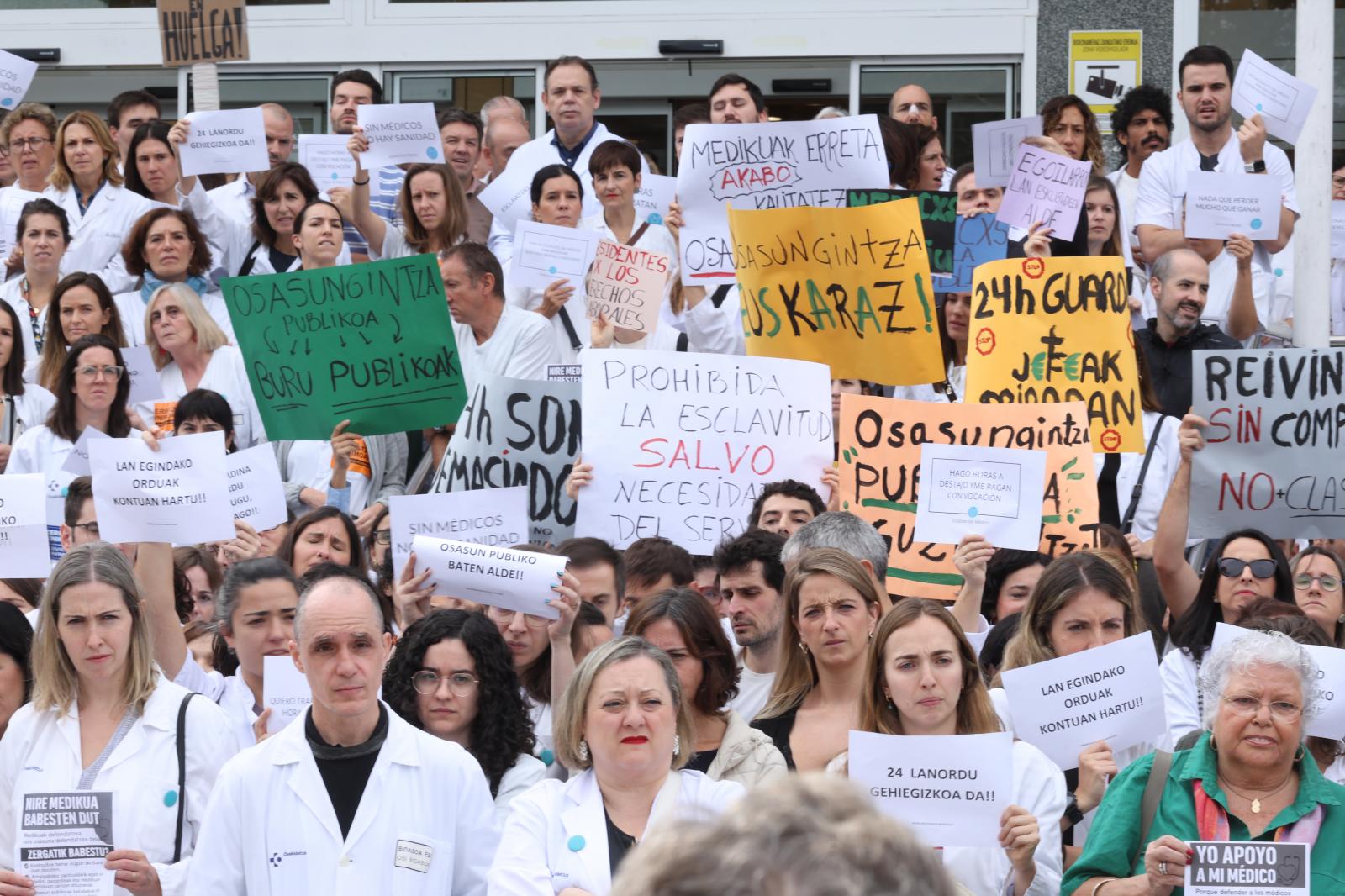 Los médicos paran y reclaman un estatuto propio