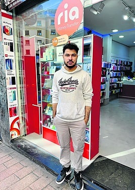 Desde 2021, Noman regenta un negocio en la calle Bidebarrieta.