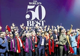 El mejor. Mitsuharu Tsumura celebra lleno de júbilo su proclamación como chef del mejor restaurante del mundo