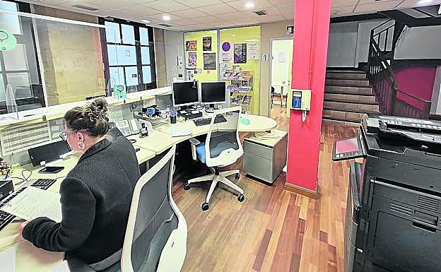 Actual centro de servicios sociales de la plaza de la Constitución.