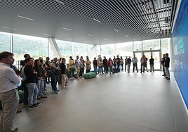 Imagen de la visita de Volkswagen al polo Mubil.