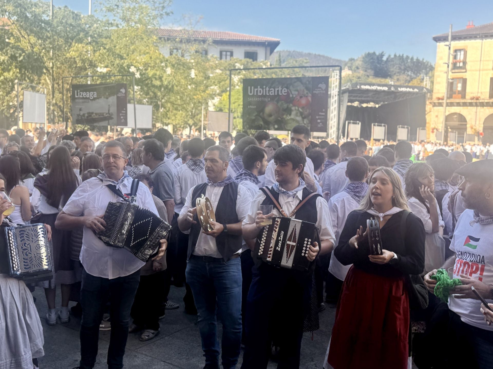 Las kuadrillas llenan un Oñati muy &#039;tropical&#039;