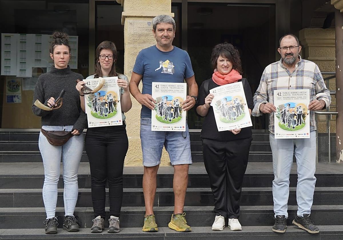 Ostiral eguerdian aurkeztu zuten aurtengo Azokaren edizio berria.