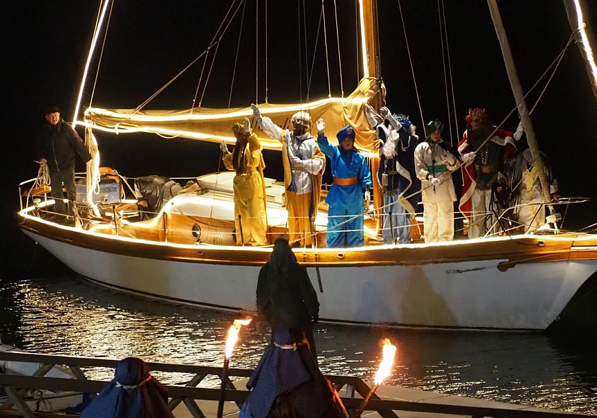 Errege Magoen etorrera itsasontziz Zumaiara.