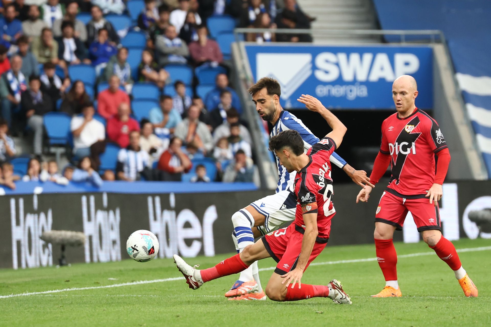 Las mejores imágenes del encuentro entre la Real Sociedad y el Rayo Vallecano