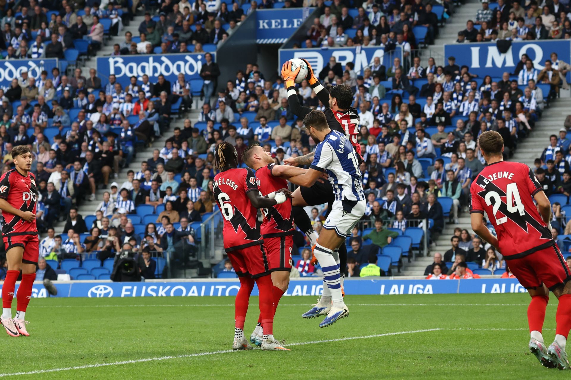 Las mejores imágenes del encuentro entre la Real Sociedad y el Rayo Vallecano