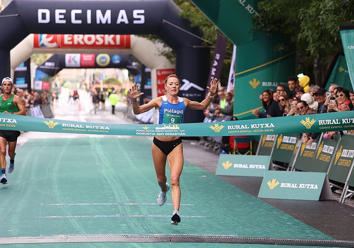 Irene Pelayo y Artur Bossy ganan el Medio Maratón de Donostia