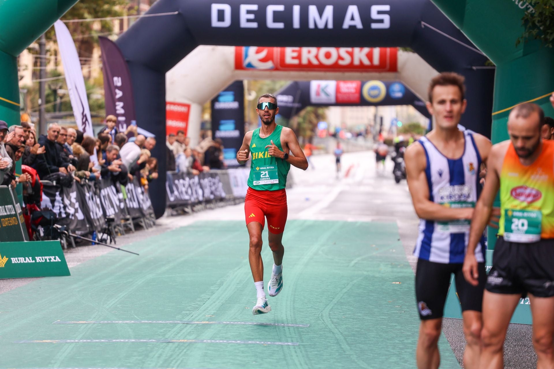Irene Pelayo y Artur Bossy ganan el Medio Maratón de Donostia