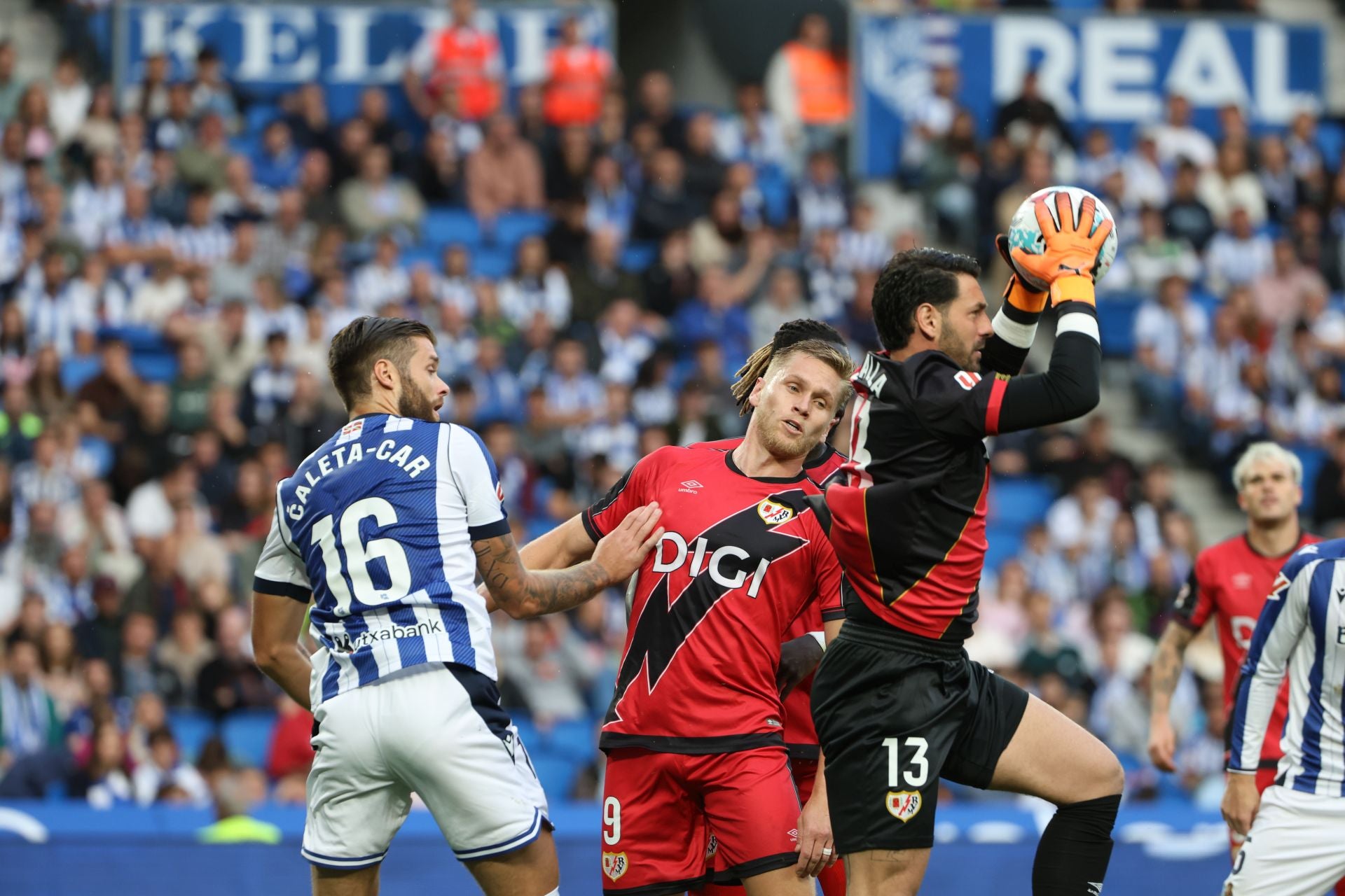 Las mejores imágenes del encuentro entre la Real Sociedad y el Rayo Vallecano